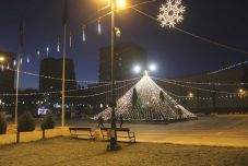 Zilahon is készülnek az ünnepre: felszerelték a díszvilágítás egy részét, lesz korcsolyapálya