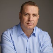 Rászállt a multikra a fogyasztóvédelem, leváltották a vezetőjét