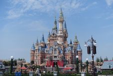 Ideiglenesen bezárt a sanghaji Disneyland, miután találtak egy fertőzött látogatót