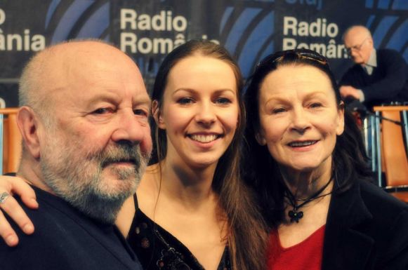 „Unokáikkal egyidősek” – 80 és 75 évesen még túrázik, színpadon énekel és táncol a marosvásárhelyi pár