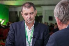 Minden szászrégeni lakos polgármestereként dolgozik Márk Endre