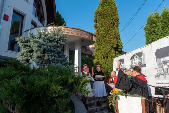 Magyar bölcsődét és óvodát avattak Besztercén