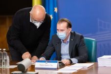 Korlátozásokat vezettek be a fertőzöttebb településeken, de a védettek mentesülnek ezek alól