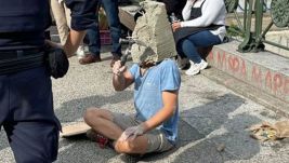 Extrém performansz Bécsben, betonba öntötte fejét egy férfi