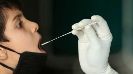 Így tesztelik a nyolc nap kényszerpihenő után iskolába visszatérő diákokat