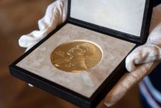 FRISSÍTVE – Molekuláris biológiáért ketten kapják az orvosi Nobel-díjat