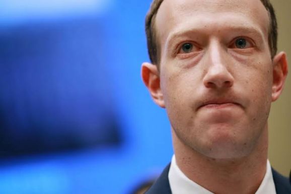 Mark Zuckerbergnek 7 milliárd dollárba fájt a Facebook összeomlása