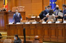 Egyhangúlag megszavazták a bizalmatlansági indítványt, megbukott a kormány