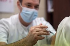 Több mint hatvanezer személy kapta meg a COVID-19 elleni vakcinát az elmúlt 24 órában