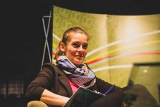 „Magányos, de erőteljesen társasági ember vagyok” – Márton Evelint új regényéről kérdeztük