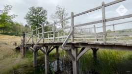 Több mint 131 ezer fontért kelt el Micimackó ikonikus hídja