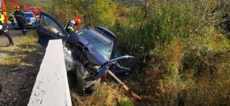 Meghalt egy idős sofőr, aki hídfőnek ütközött autójával Kolozs megyében