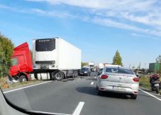 Személyautó ütközött kamionnal, egy 43 éves nagyszalontai nő életét vesztette