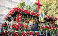Ortodox hívők tömegei érkeznek Iaşi-ba Szent Piroska ereklyéihez
