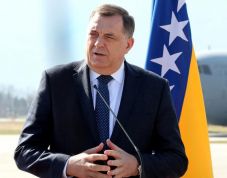 A boszniai szerbek kivonulnának az ország intézményeiből és a hadseregből is