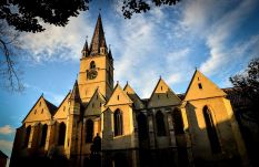 Klaus Iohannis az evangélikus templom átadásán: élő és aktív a nagyszebeni szász közösség