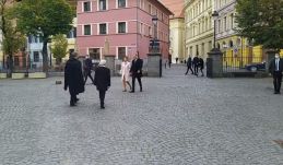 Iohannis és felesége megfeledkezett a maszkviselési kötelezettségről