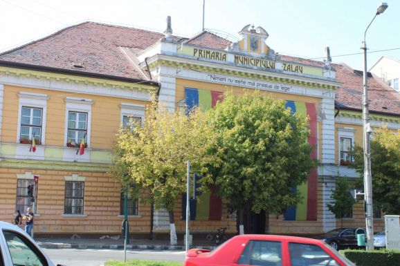 Szociális, pszichológiai és jogi tanácsadási segítséget nyújt az időseknek Zilah önkormányzata