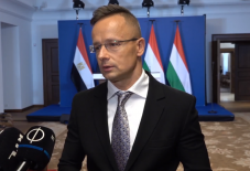 Magyar segítség: ötven koronavírusos beteget szállítanak Szegedre és Debrecenbe a romániai kórházakból