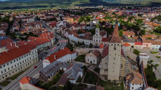 Megújul Nagyenyed történelmi központja