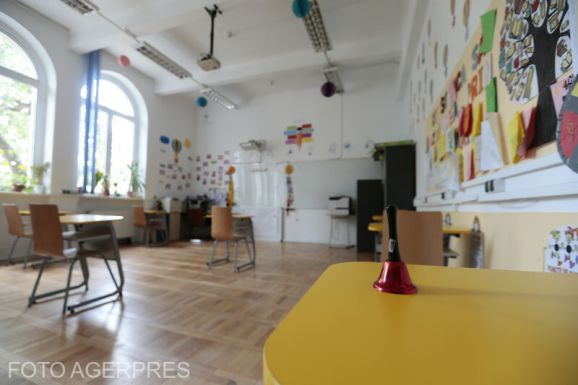 Pénteken szervezik az iskolaigazgatók és aligazgatók írásbeli versenyvizsgáját