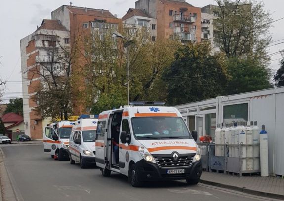 Öt koronavírusos beteget szállítanak Magyarországra az aradi kórházból