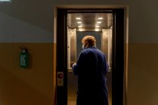 Romániát térdre kényszerítette a negyedik hullám, számos ország nyújt segítséget