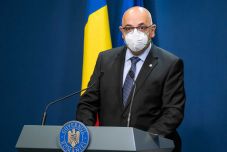 Raed Arafat: ki kell kapcsolni az oltásellenesek „mikrofonját”