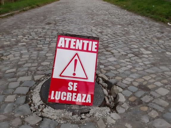 „Vigyázat! Dolgoznak!”