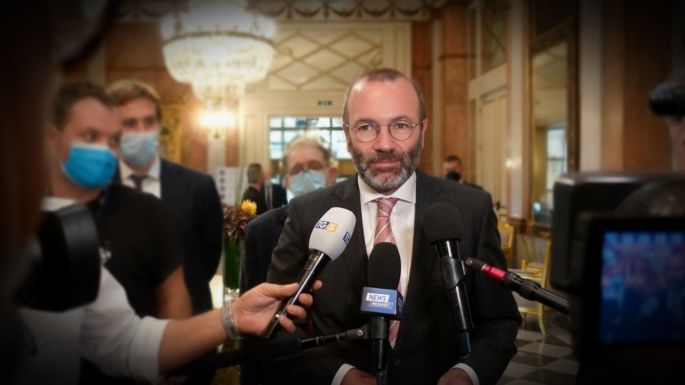 Manfred Weber: a lengyel kormány a „közvetett kilépés” politikáját követi