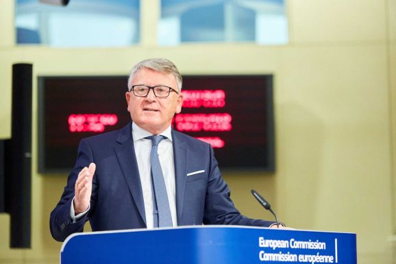 Uniós biztos: az audiovizuális ágazat az európai demokrácia alappillére