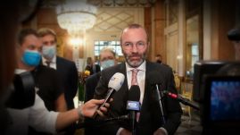 Manfred Weber: a lengyel kormány a „közvetett kilépés” politikáját követi