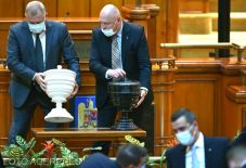 FRISSÍTVE – Elutasította a parlament a Cioloş-kormány beiktatását (percről percre)