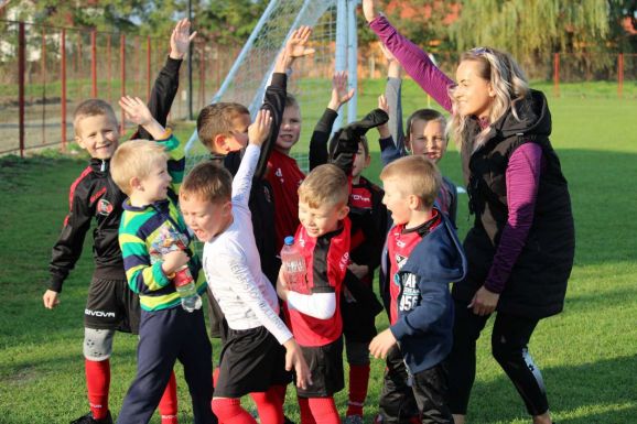 Nőként irányítja a fiúkat a pályán: Miklós Csilla futballedzővel beszélgettünk