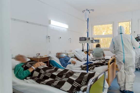 Továbbra sem enyhül jelentősen a járvány Hargita megyében