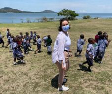 Ebédjük egy szem krumpli, játékuk rongy, reménységük a tanulás