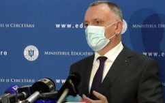 Kimaradt a kormányhatározatból, hogy magániskolákra is vonatkozik a kéthetes vakáció