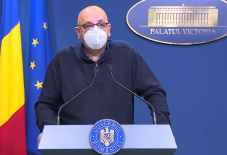 Újabb CNSU-határozatok: zöldigazolványhoz kötik a plázázást, a magániskolákban online folytatódhat a tanítás