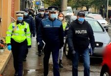 Máris bírságoltak a rendőrök a bevásárlóközpontokban