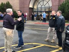 Két ember meghalt és négy megsérült egy amerikai bevásárlóközpontban történt lövöldözésben