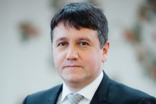 Vass Levente: a lakosság még mindig jobban fél a szabadságának korlátozásától, mint a járványtól (INTERJÚ)