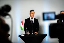 FRISSÍTVE – Magyarország újabb gyógyszerszállítmányt és lélegeztetőgépeket küld Romániának