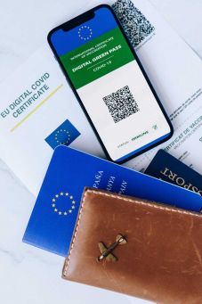 Megegyezett az EU és Nagy-Britannia, mostantól elfogadják egymás Covid-tanúsítványát