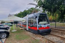 Már a villamoson is oltanak