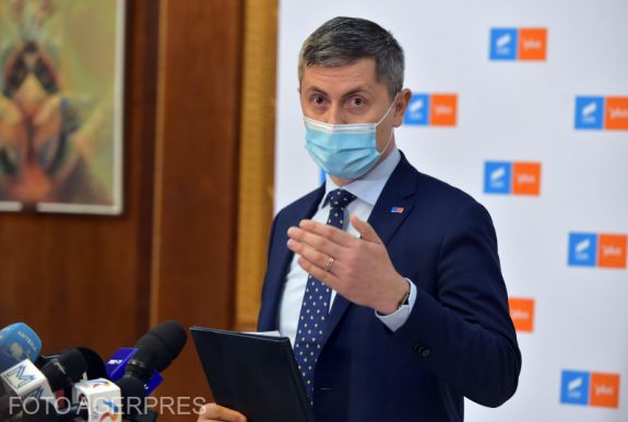 Bojkottálja az USR–PLUS a szerda esti kormányülést és koalíciós tárgyalást kezdeményezett