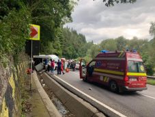 Személyszállító kisbusz ütközött egy gépkocsival Maros megyében