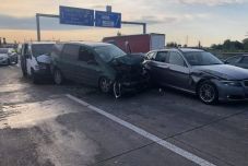 Román embercsempészek karamboloztak az M0-son