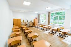 Új sportpálya és modern épület várja a diákokat a Waldorf iskolában Marosvásárhelyen