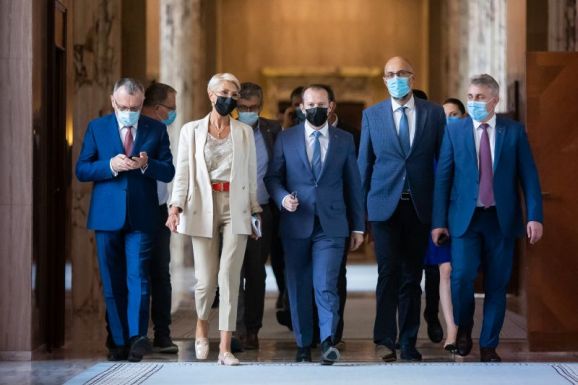 Költségvetés-kiigazítás: az USR–PLUS politikai haszonszerzéssel vádolja a kormányfőt