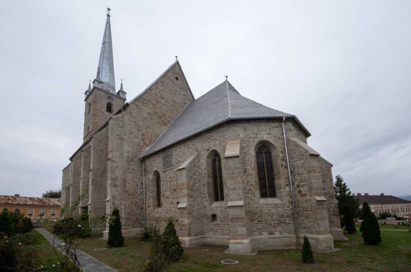 Kívül-belül megújult a 15. századi dési református templom